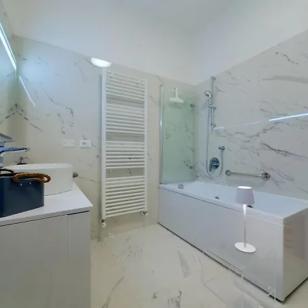 Daire San Felice's Urban Elegance *