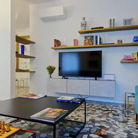 San Felice's Urban Elegance Daire