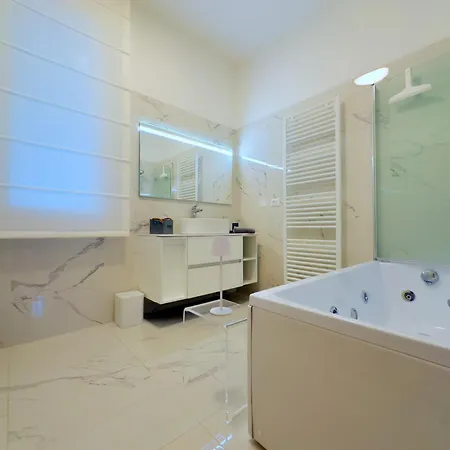 Apartamento San Felice's Urban Elegance