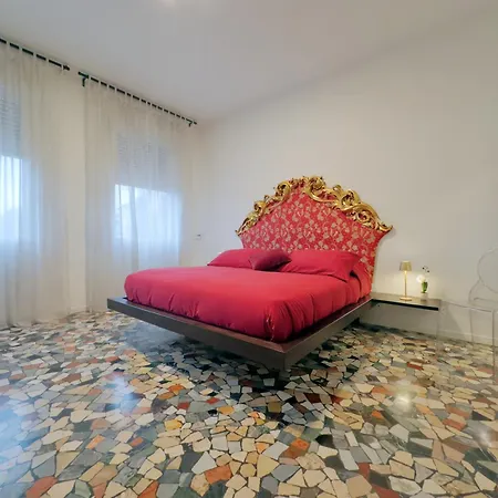 San Felice's Urban Elegance Appartement