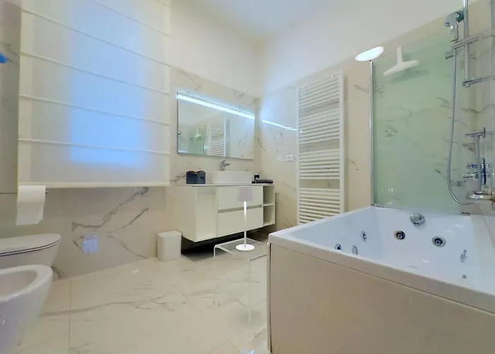 San Felice's Urban Elegance Apartment *